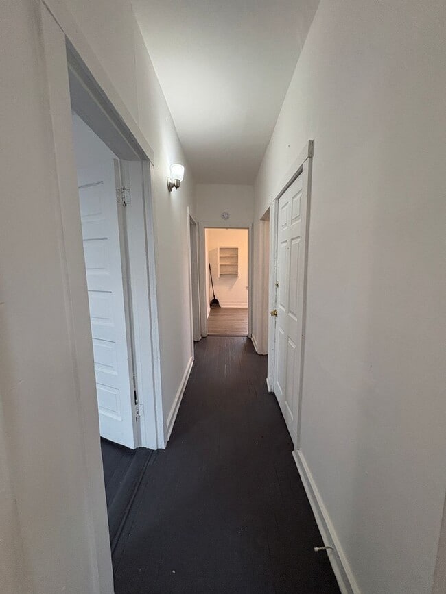 Building Photo - Spacious upstairs apartment with LOTS of utilities included!