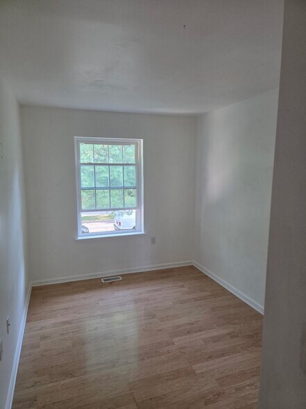 Building Photo - 131 Freedom Ct