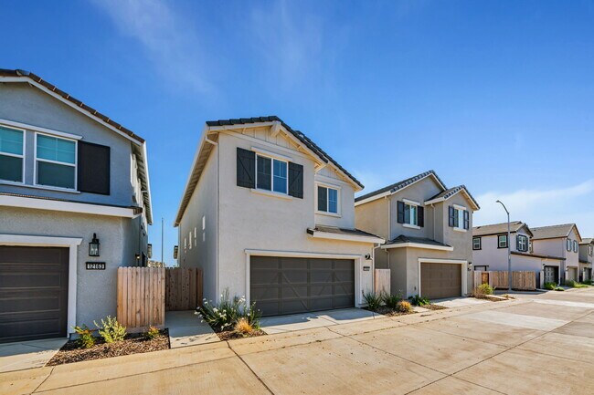 Building Photo - 12161 Coal Crk Wy