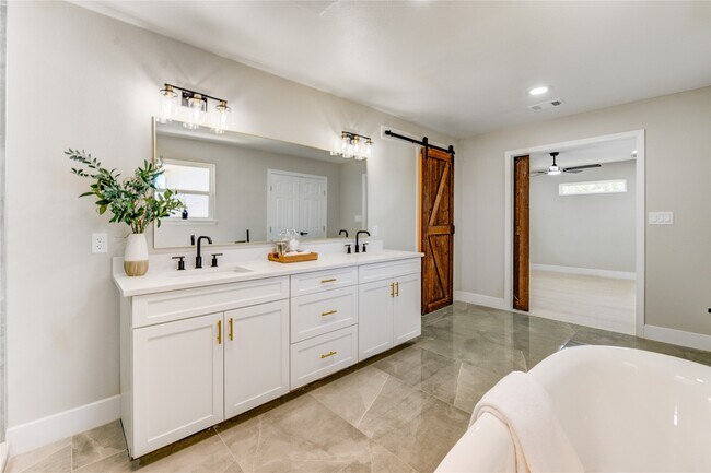 Building Photo - 1901 Canyon Creek Ct