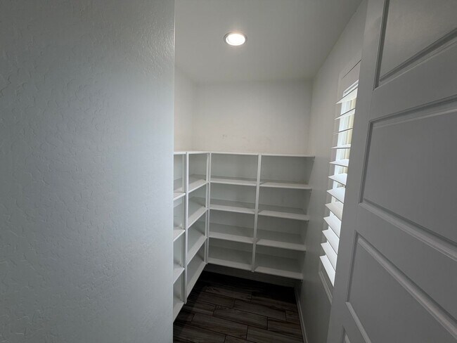 Building Photo - 1322 E Gemini Pl
