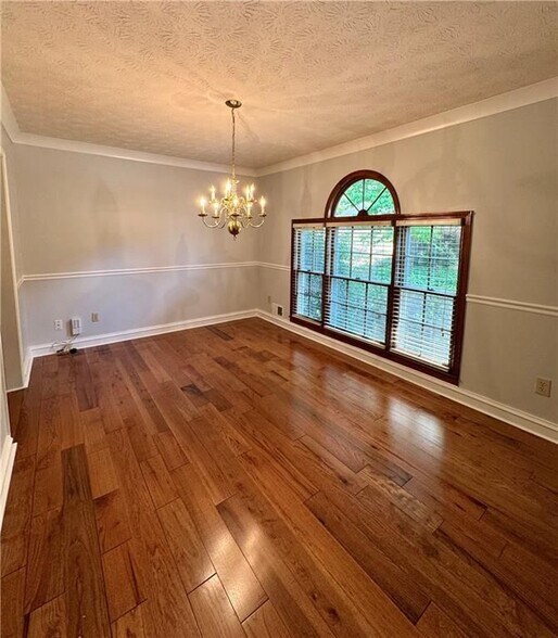 Building Photo - 910 Thousand Oaks Dr