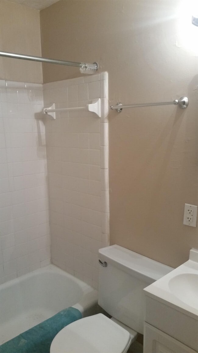 Building Photo - 2836 Club Plaza Rd