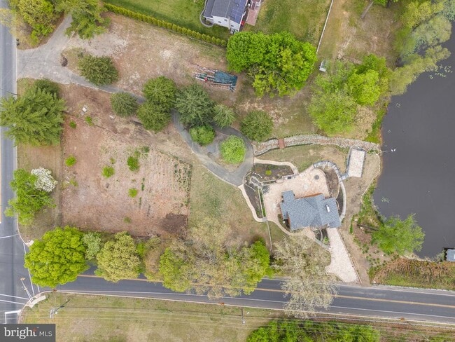 Building Photo - 1540 Peter Cheeseman Rd