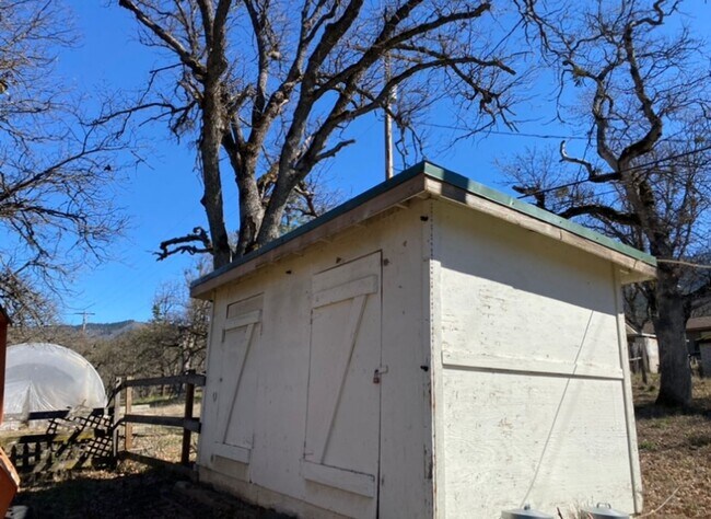 Building Photo - Horse property on 2.8 acres in Ruch with 2...