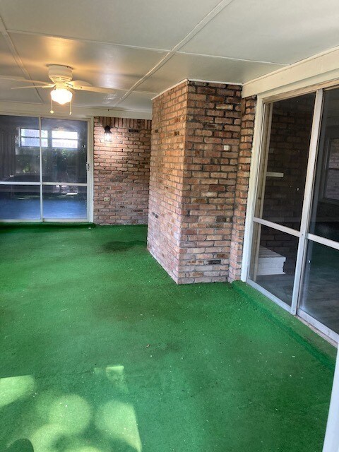 Building Photo - 151 Country Club Dr