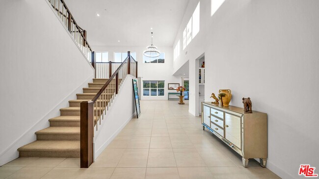 Building Photo - 12553 Ridgeline Rd