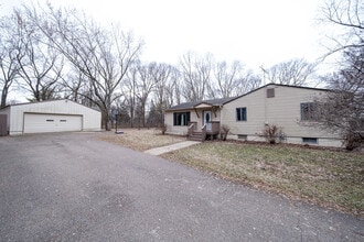 Building Photo - 1410 Juneau Ln N