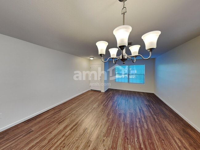 Building Photo - 3033 W Quail Ave