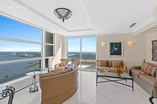 Building Photo - 222 Lakeview Ave