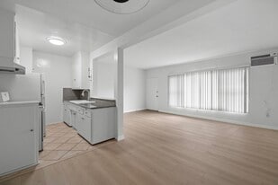 Building Photo - 147 N Lapeer Dr