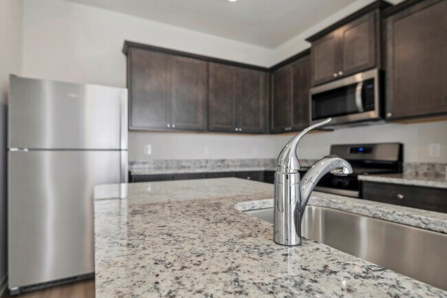 Building Photo - 452 Beechwood Hacienda Dr