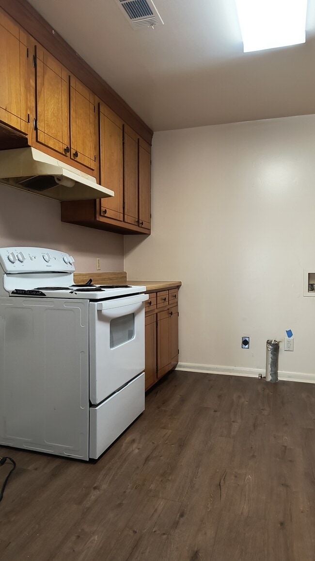 Building Photo - 304 W 34th Ave