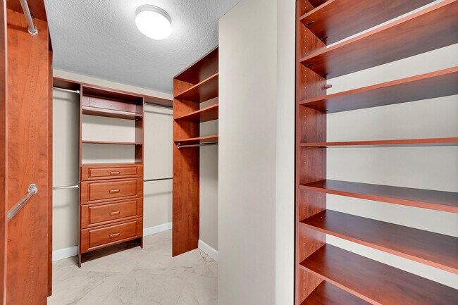 Building Photo - 7600 Collins Ave
