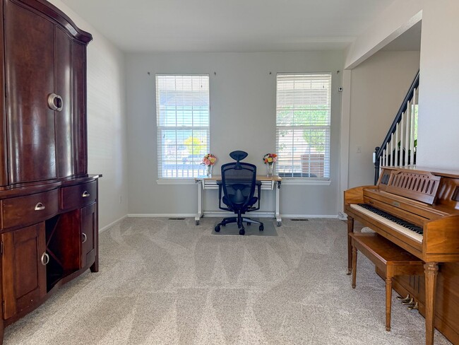 Building Photo - Beautiful, Spacious Home in Highlands Ranch