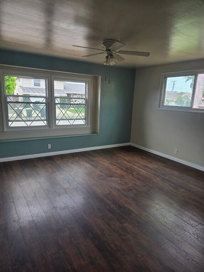 Building Photo - Spacious Home in Anaheim for Rent