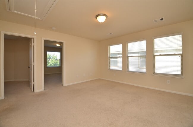 Building Photo - 8335 Columbia Forest Dr