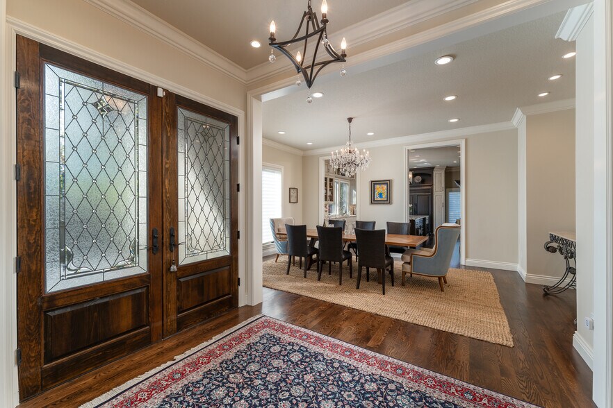 Building Photo - 2744 SW Sherwood Dr