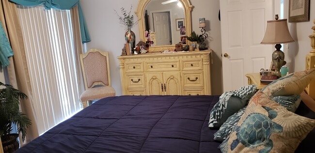 Master bed w/access to porch - 307 Halyard Ct