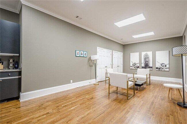 Building Photo - 700 S Brighton Ct