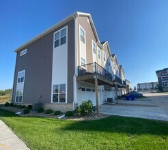 Building Photo - $2,275 | 3 Bedroom, 2.5 Bathroom Town Home | Pet Friendly | Sublease* | Available for August 1st,...