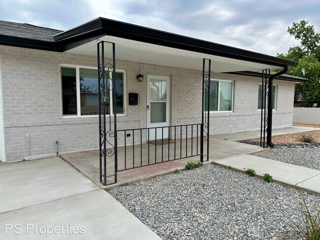 Building Photo - 3 br, 1.5 bath House - 2008 Vermont St NE ...