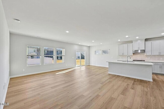 Building Photo - 528 Bridger Dr