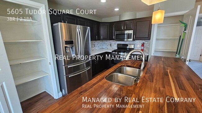 Building Photo - 5605 Tudor Square Ct