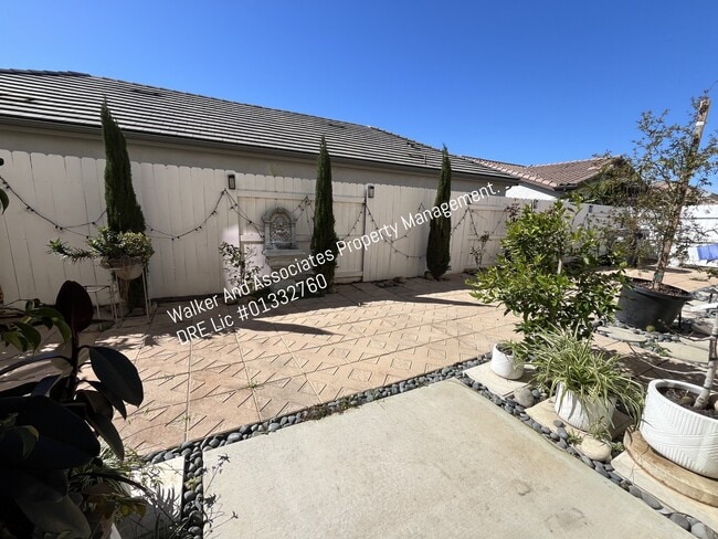 Building Photo - 1511 Irving Ln