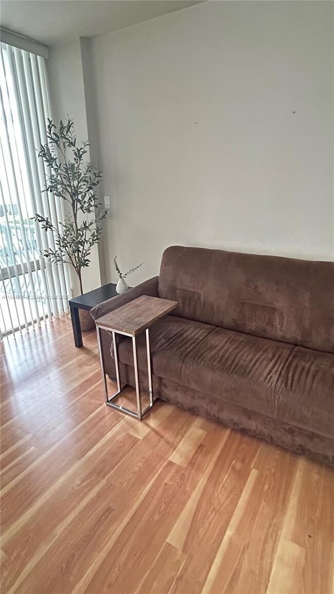 Building Photo - 1408 Brickell Bay Dr