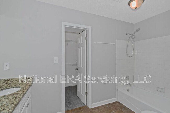 Building Photo - 213 Robin Ln