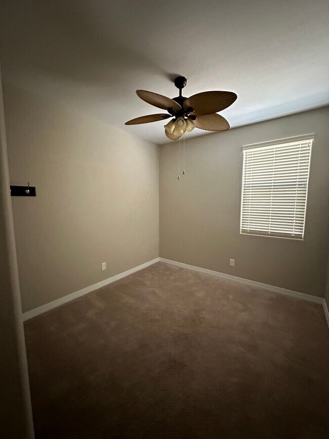 Building Photo - 3 BD HOME IN PEORIA WITH SOLAR