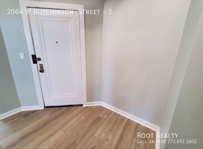 Building Photo - Lincoln Square / North Center – Modern Top...