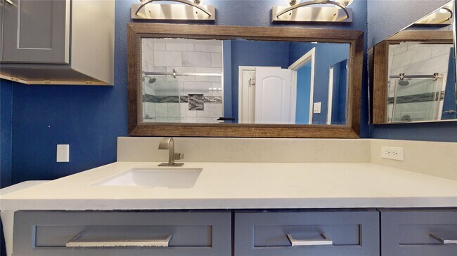 Building Photo - 2984 Holly Hall St