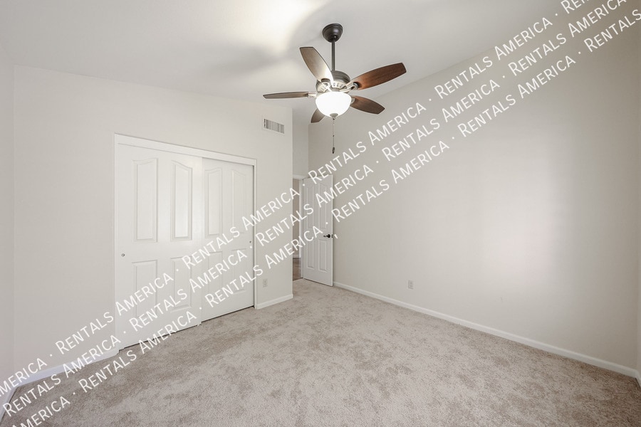 Building Photo - 1635 W Wisteria Dr