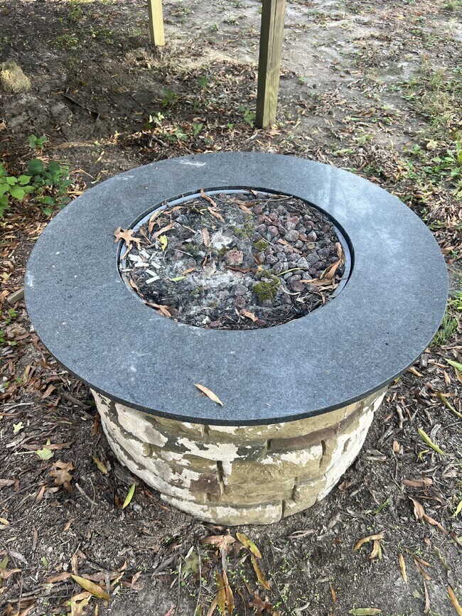 Building Photo - **MOVE-IN SPECIAL** $500 Off of 1st Month's Rent  Charming 3-Bed, 2-Bath Home in Prime Spotsylvan...