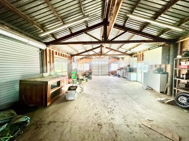 Building Photo - Gorgeous 4/3 Country Estate with 2000sf Barn