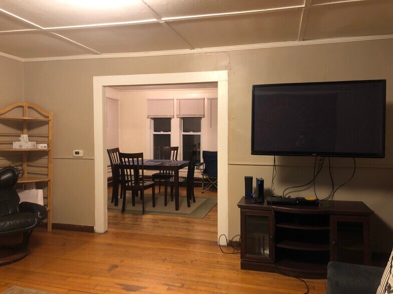 Primary Photo - 405 W Green St