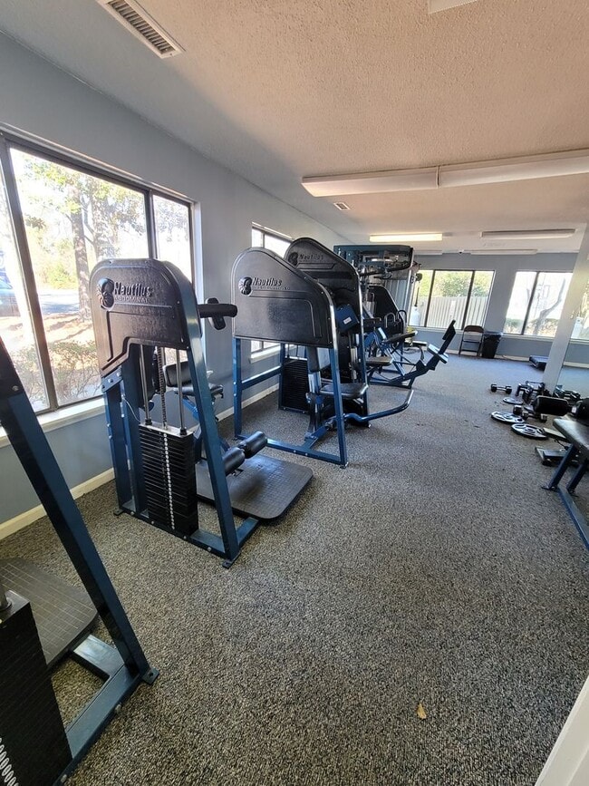 Building Photo - Located in Caneel Cove this 2 bed 2 bath townhome features hardwood floors throughout ,