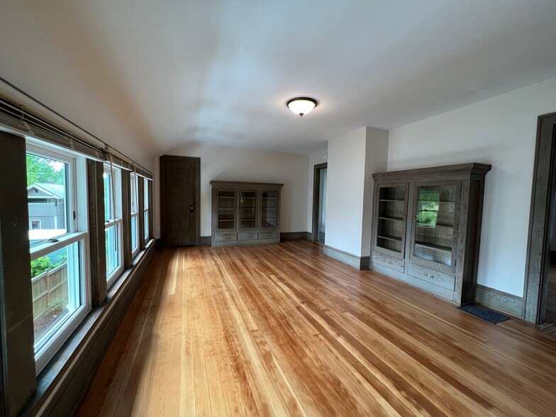 Building Photo - 2537 SE 33rd Pl