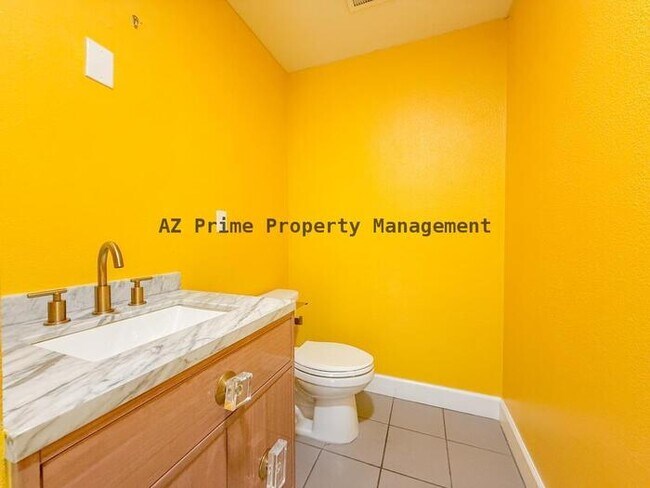 Building Photo - 1029 N Central Ave