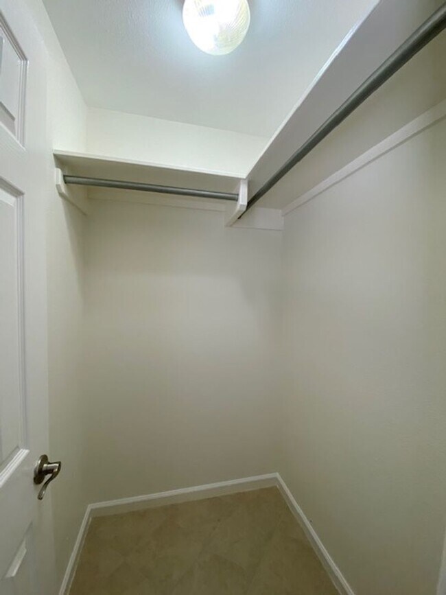 Building Photo - ODCR430
