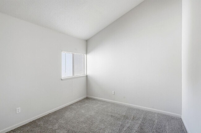 Building Photo - 1844 Larette Dr