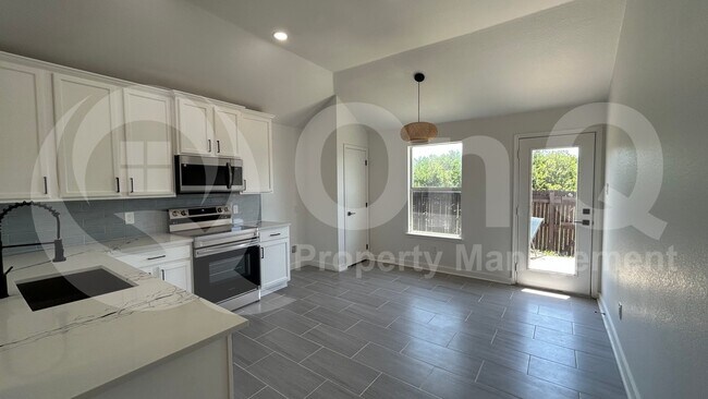 Building Photo - 1028 Aviary Dr