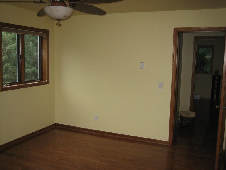Building Photo - 77 Sinykin Cir