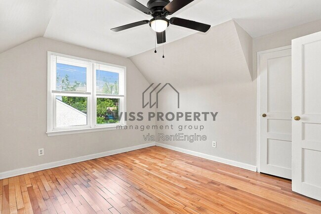 Building Photo - 1590 Vendome Dr S