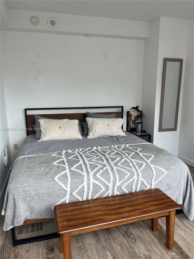 Building Photo - 650 NE 32nd St