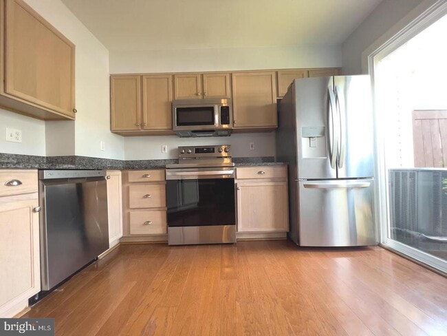 Building Photo - 4971 Clarendon Terrace
