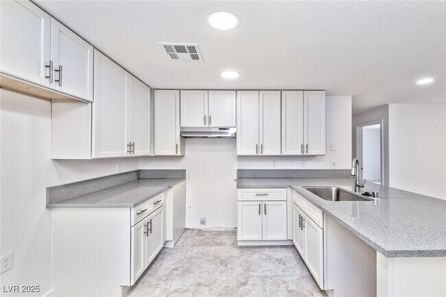 Building Photo - 1870 Nebula Dr