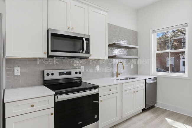 Building Photo - 3014 Parkwood Ave